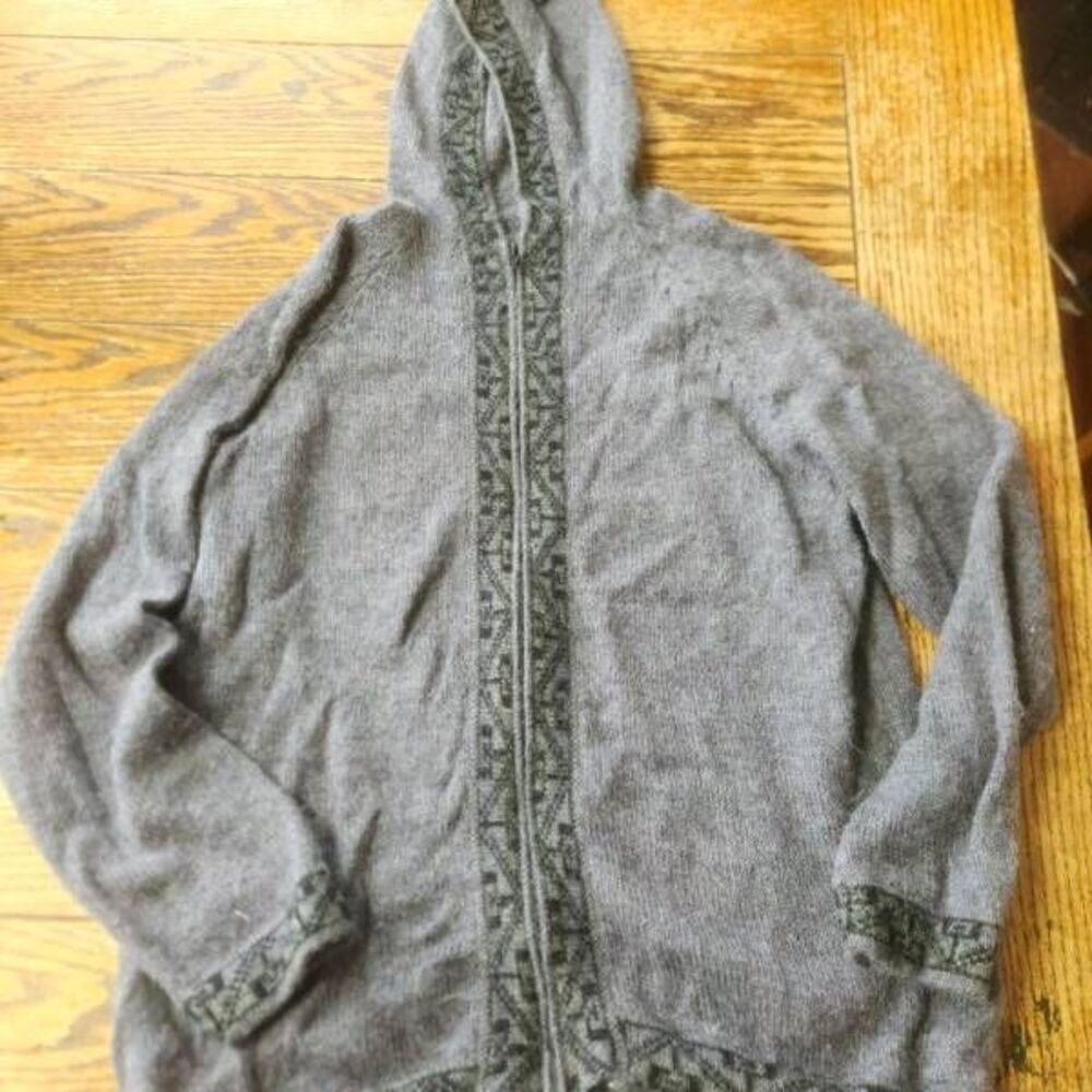 100% Baby Alpaca grey zip up sweater